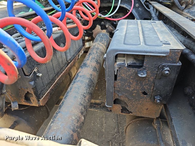 image for item DO2788 1999 Sterling A9513  semi truck