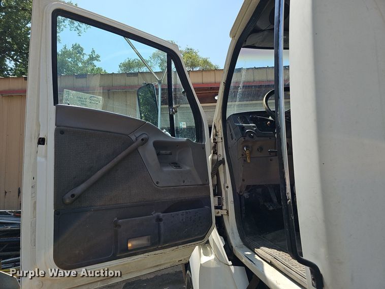 image for item DO2788 1999 Sterling A9513  semi truck