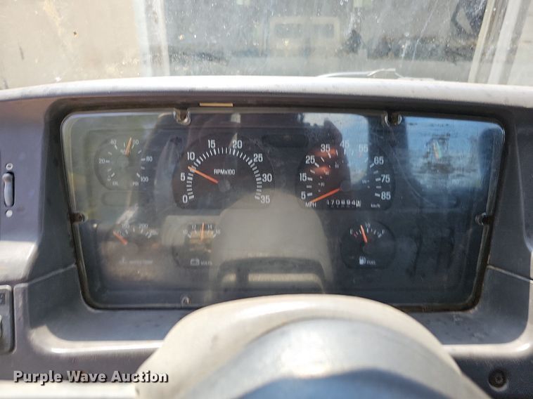 image for item DO2788 1999 Sterling A9513  semi truck