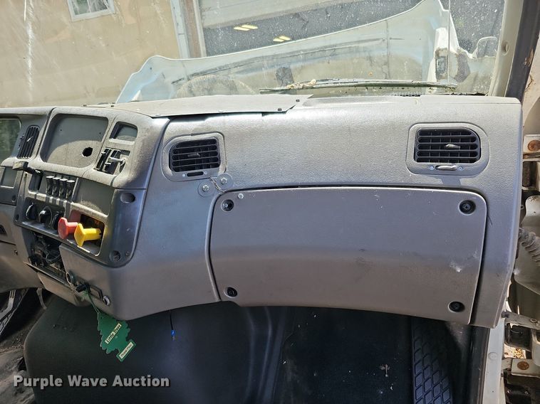 image for item DO2788 1999 Sterling A9513  semi truck