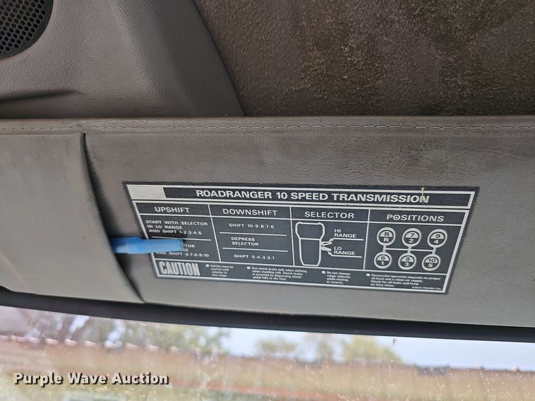 image for item DO2788 1999 Sterling A9513  semi truck