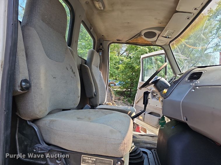 image for item DO2788 1999 Sterling A9513  semi truck