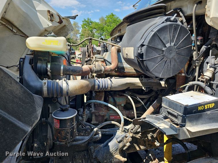 image for item DO2788 1999 Sterling A9513  semi truck