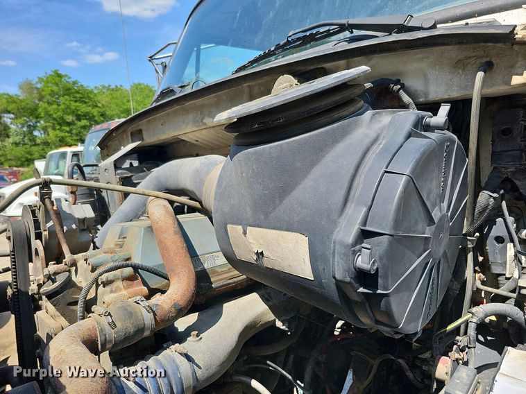 image for item DO2788 1999 Sterling A9513  semi truck