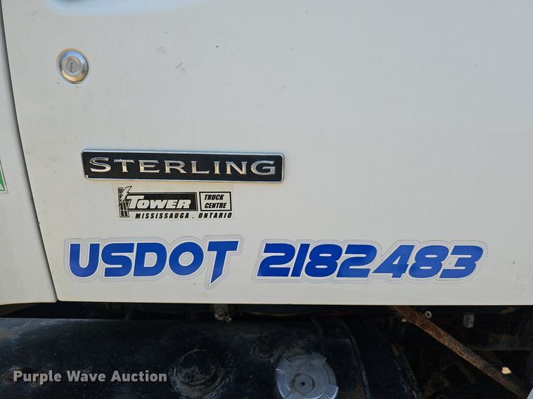 image for item DO2788 1999 Sterling A9513  semi truck
