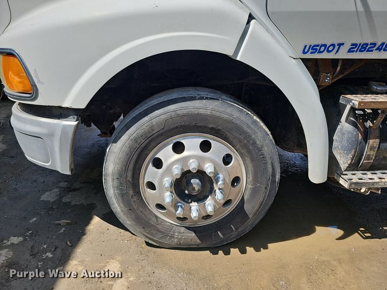 image for item DO2788 1999 Sterling A9513  semi truck