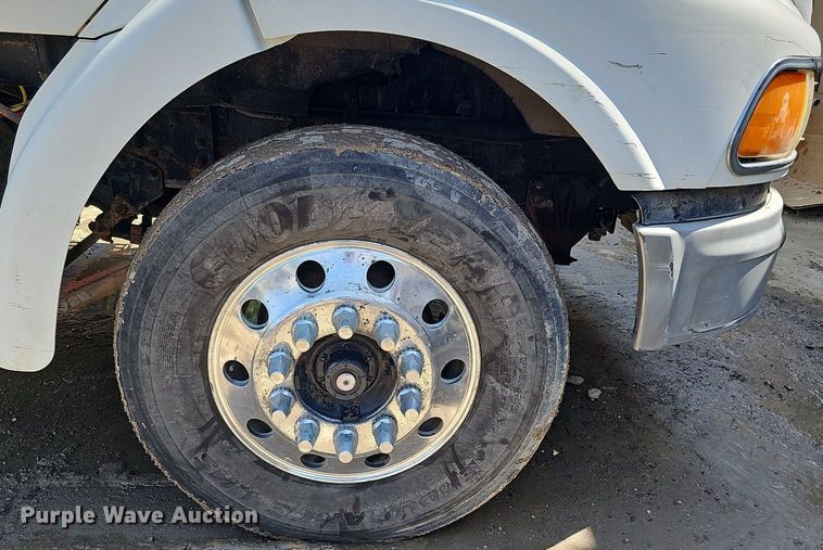 image for item DO2788 1999 Sterling A9513  semi truck