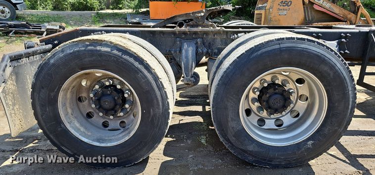 image for item DO2788 1999 Sterling A9513  semi truck