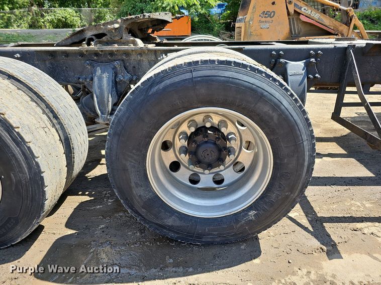 image for item DO2788 1999 Sterling A9513  semi truck