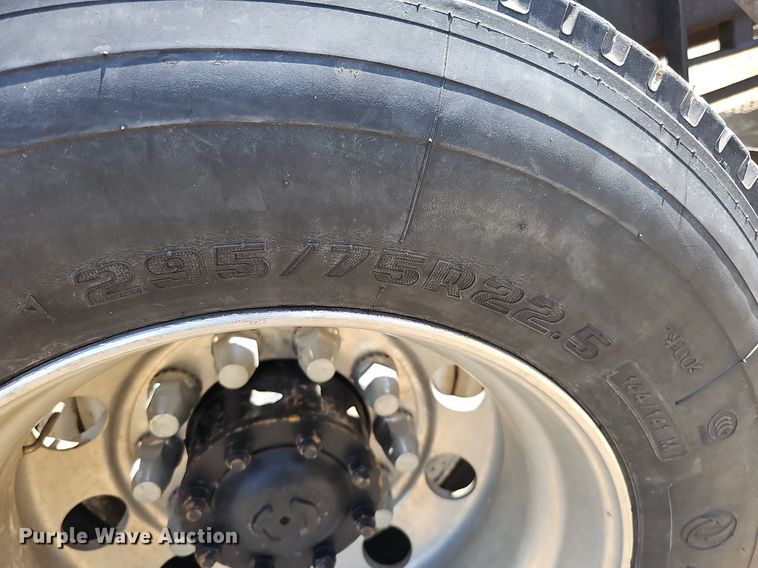 image for item DO2788 1999 Sterling A9513  semi truck