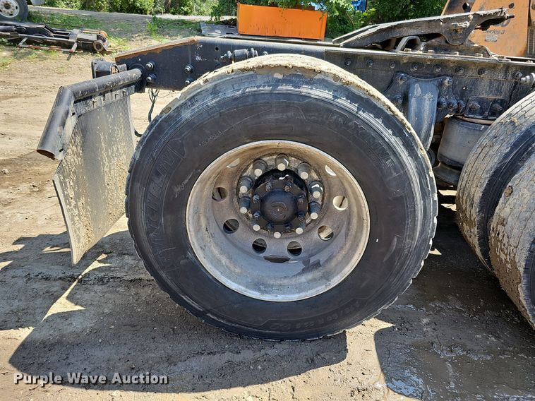 image for item DO2788 1999 Sterling A9513  semi truck