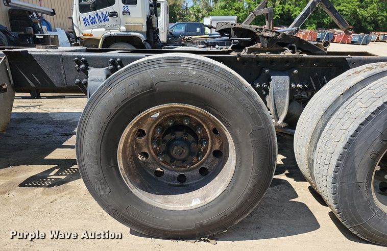 image for item DO2788 1999 Sterling A9513  semi truck