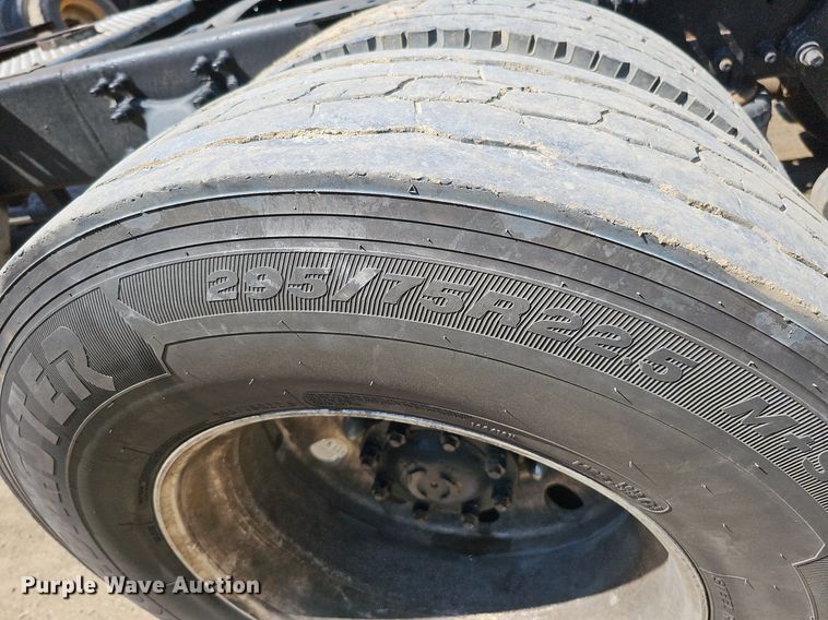 image for item DO2788 1999 Sterling A9513  semi truck