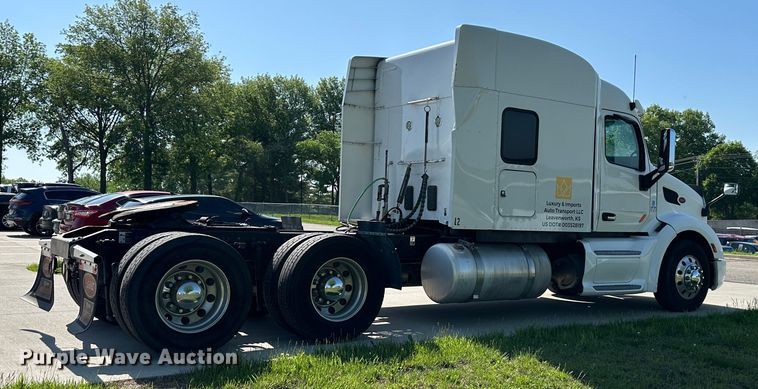 image for item DO5003 2018 Peterbilt 579  semi truck