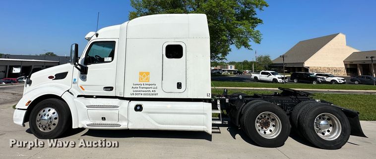 image for item DO5003 2018 Peterbilt 579  semi truck