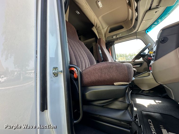 image for item DO5003 2018 Peterbilt 579  semi truck