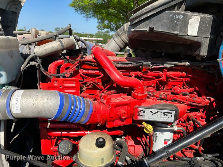 image for item DO5003 2018 Peterbilt 579  semi truck