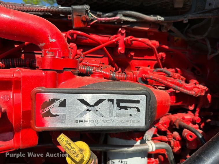 image for item DO5003 2018 Peterbilt 579  semi truck