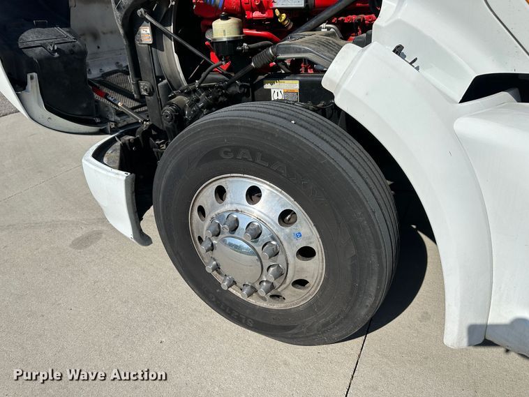 image for item DO5003 2018 Peterbilt 579  semi truck