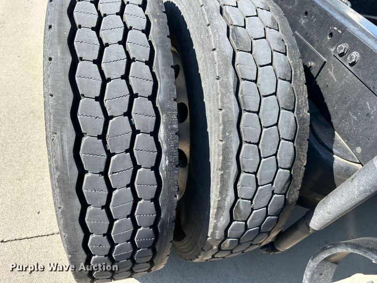 image for item DO5003 2018 Peterbilt 579  semi truck