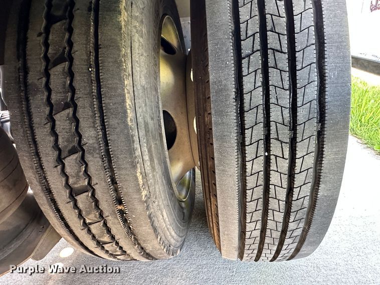 image for item DO5004 2022 Cottrell CX-5308LT  car carrier