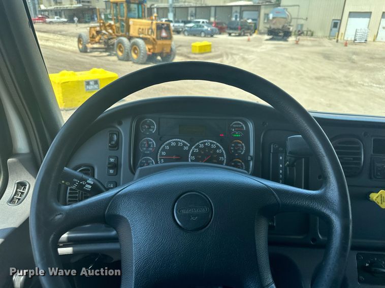 image for item DO5029 2016 Freightliner Business Class M2 106  box truck