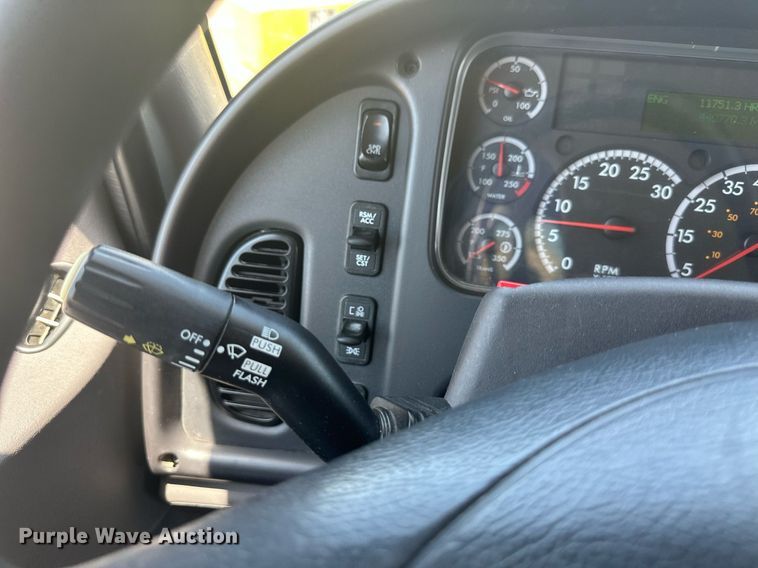 image for item DO5029 2016 Freightliner Business Class M2 106  box truck