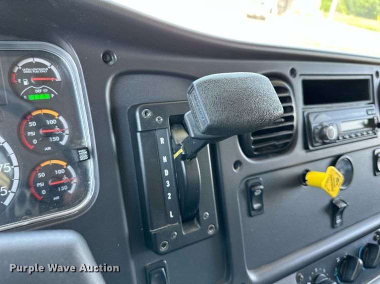 image for item DO5029 2016 Freightliner Business Class M2 106  box truck