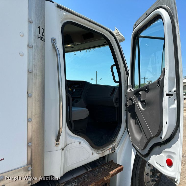 image for item DO5029 2016 Freightliner Business Class M2 106  box truck