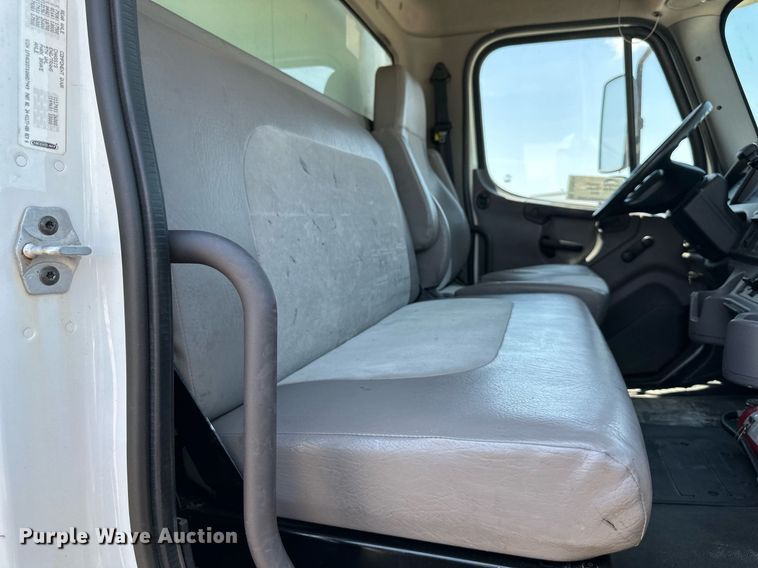 image for item DO5029 2016 Freightliner Business Class M2 106  box truck