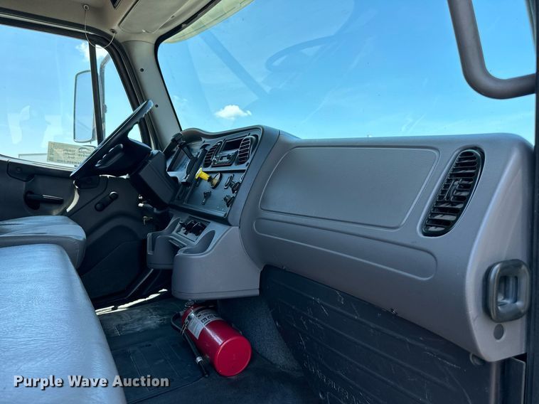 image for item DO5029 2016 Freightliner Business Class M2 106  box truck