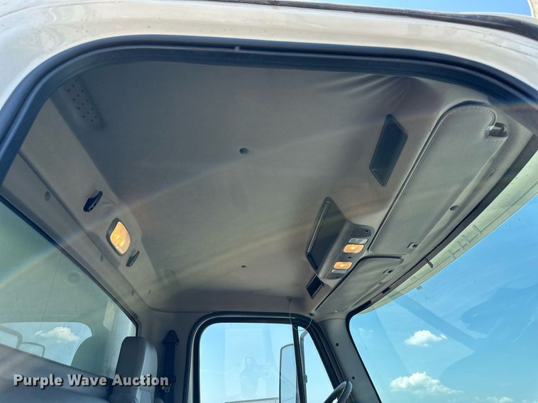 image for item DO5029 2016 Freightliner Business Class M2 106  box truck