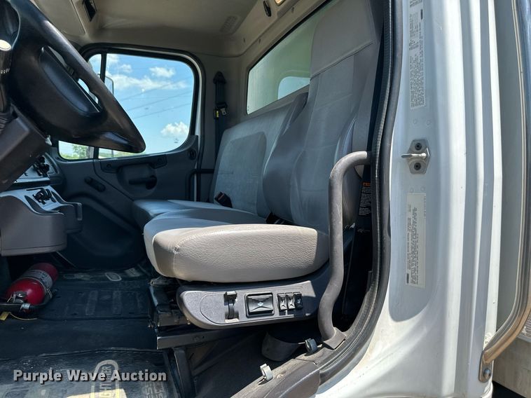 image for item DO5030 2016 Freightliner Business Class M2 106  box truck