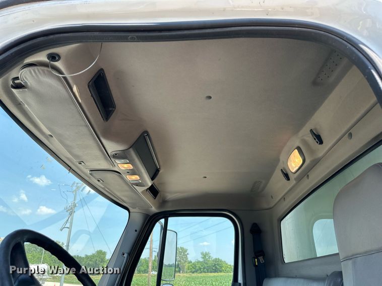 image for item DO5030 2016 Freightliner Business Class M2 106  box truck