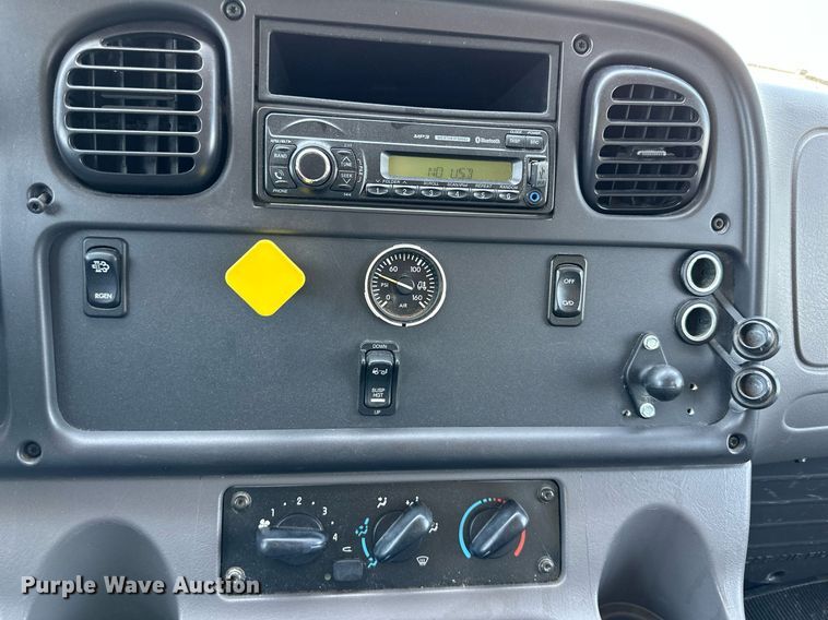 image for item DO5030 2016 Freightliner Business Class M2 106  box truck