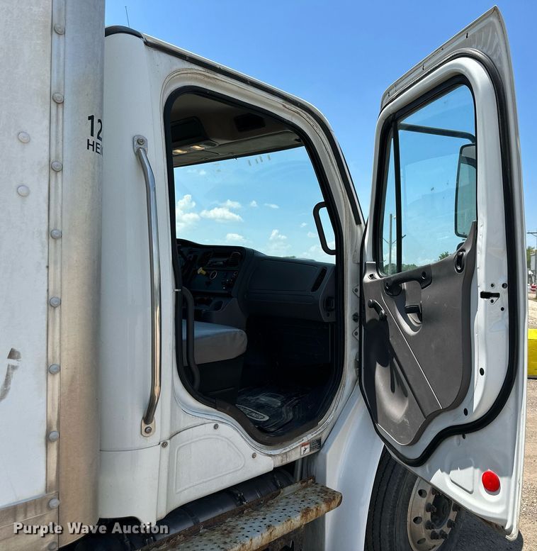 image for item DO5030 2016 Freightliner Business Class M2 106  box truck