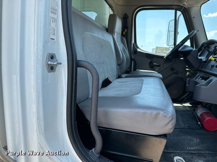 image for item DO5030 2016 Freightliner Business Class M2 106  box truck