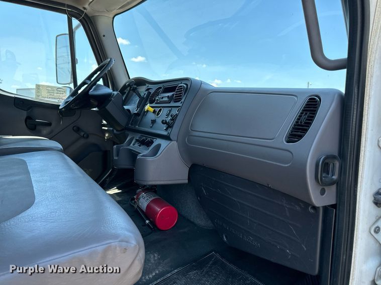 image for item DO5030 2016 Freightliner Business Class M2 106  box truck