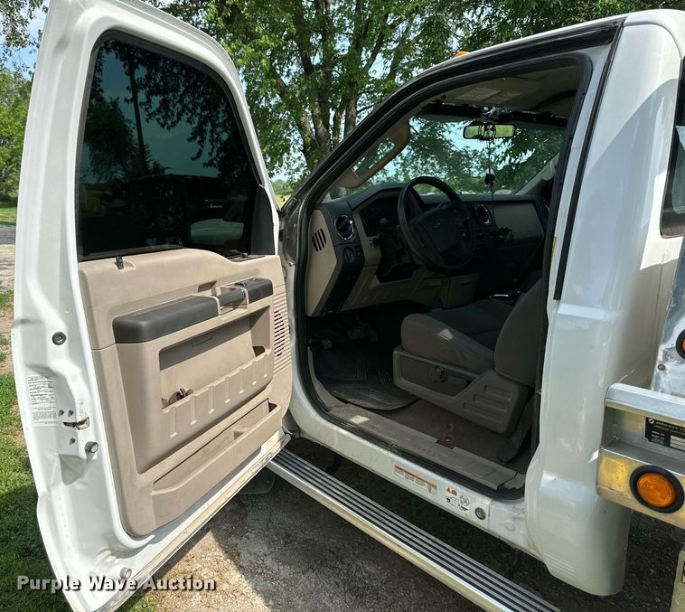 image for item DO5031 2009 Ford F550 Super Duty  rollback truck