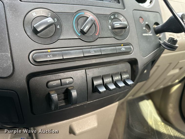 image for item DO5031 2009 Ford F550 Super Duty  rollback truck