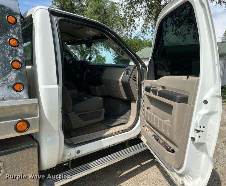 image for item DO5031 2009 Ford F550 Super Duty  rollback truck