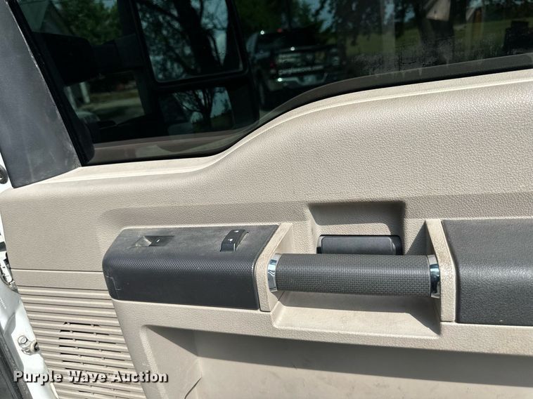 image for item DO5031 2009 Ford F550 Super Duty  rollback truck