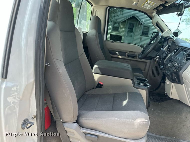 image for item DO5031 2009 Ford F550 Super Duty  rollback truck