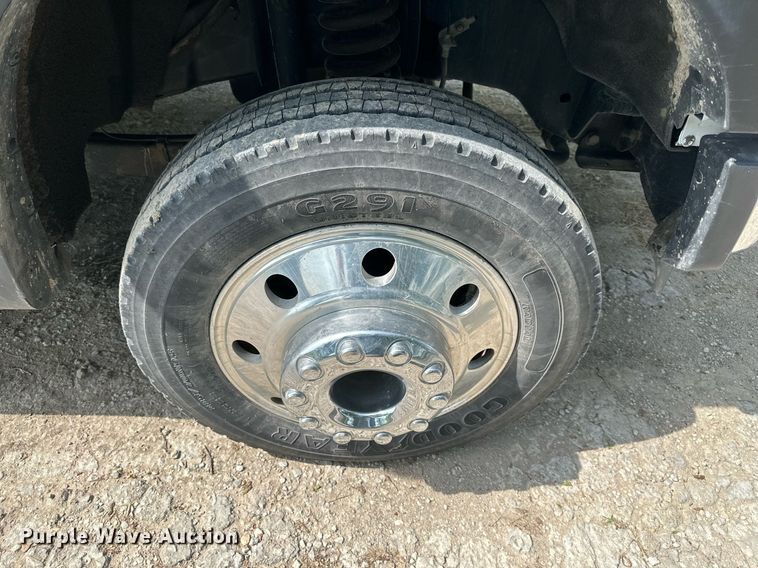 image for item DO5031 2009 Ford F550 Super Duty  rollback truck