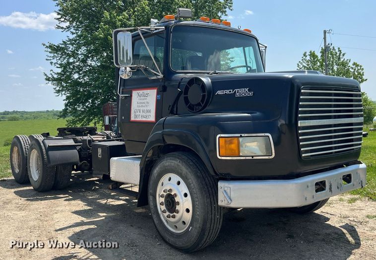 image for item DP0485 1990 Ford LT9000  semi truck