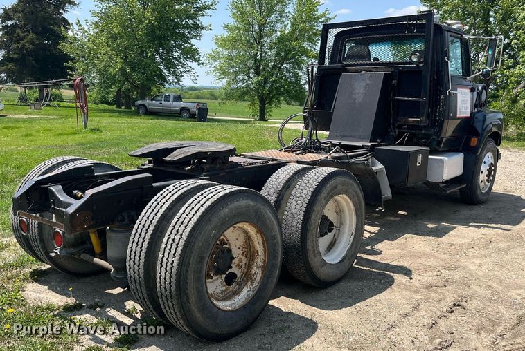 image for item DP0485 1990 Ford LT9000  semi truck