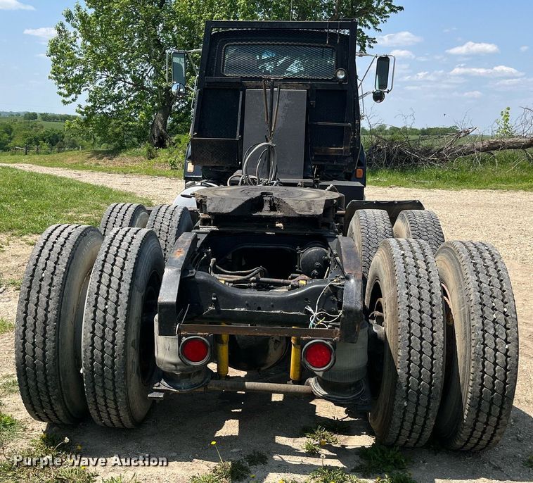 image for item DP0485 1990 Ford LT9000  semi truck