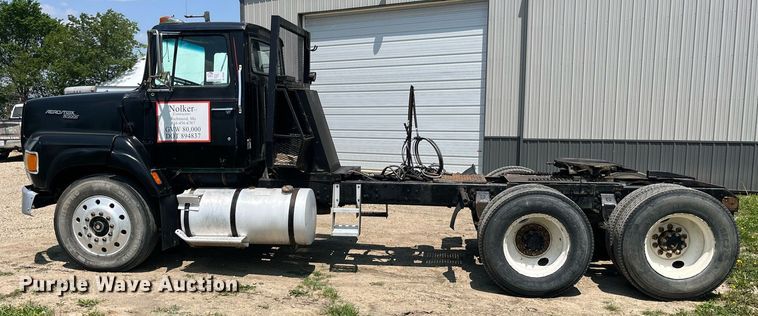 image for item DP0485 1990 Ford LT9000  semi truck