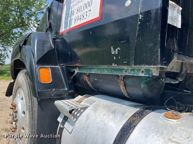 image for item DP0485 1990 Ford LT9000  semi truck