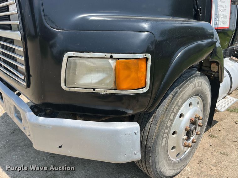 image for item DP0485 1990 Ford LT9000  semi truck